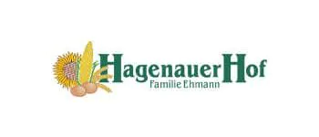 Hagenauer_Hof Logo für den Hagenauer Hof der Familie Ehmann mit einer Sonnenblume, Mais, Weizen und Eiern, die links neben dem grünen Text abgebildet sind.
