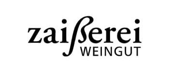 zaisserei Schwarz-weißes Logo mit dem Text „zaisserei WEINGUT“ in stilisierter Schriftart, wobei das s in „zaisserei“ zu einem einzigartigen Buchstaben verschmolzen ist.